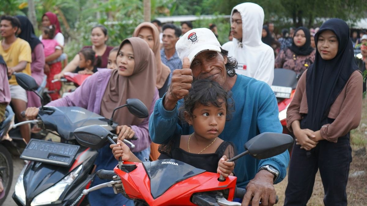 Community gathering at a cultural festival